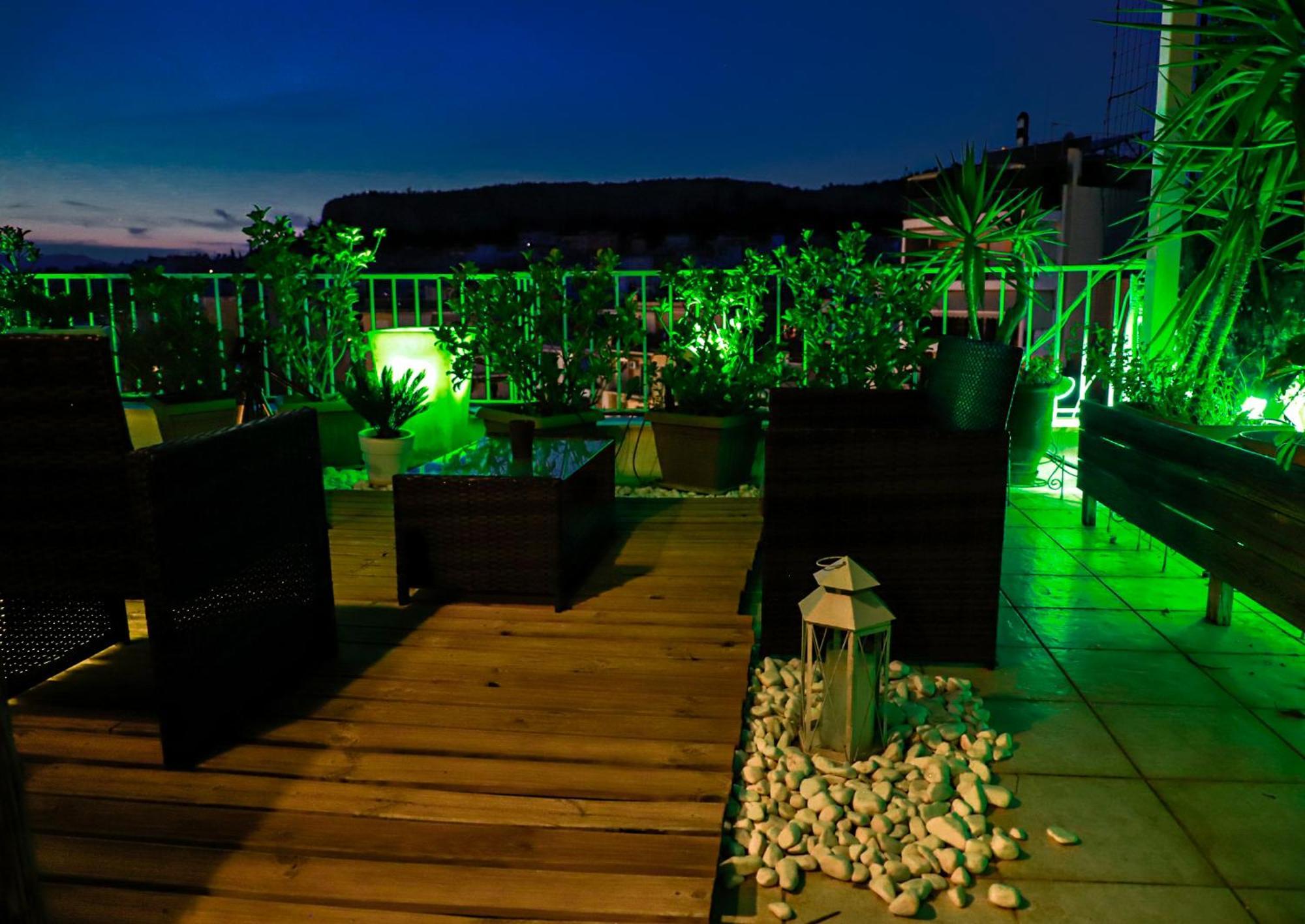 Apartmán Renovated Studio With Roof Garden Access, 15 M Walk To Acropolis Atény Exteriér fotografie